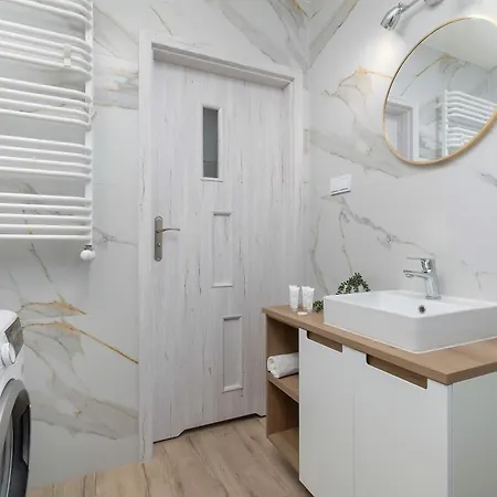 Przytulny Z Parkingiem I Balkonem Centrum Gliwic By Renters *